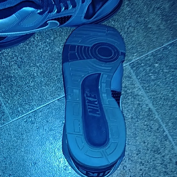 Nike - Picture 2 of 4